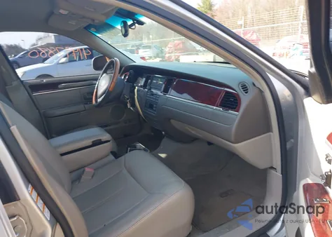 2004 Lincoln Town Car Ultimate from USA, damaged, VIN 1LNHM83W44Y654363